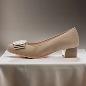 Ara Smooth Leather Wide-Fitting Pumps with Bow Ornament in Sand