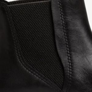 Marco Tozzi Black Leather Chelsea Boot – Classic & Comfortable