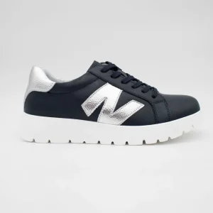 Redz Navy Runner – Stylish Comfort with Silver Accents